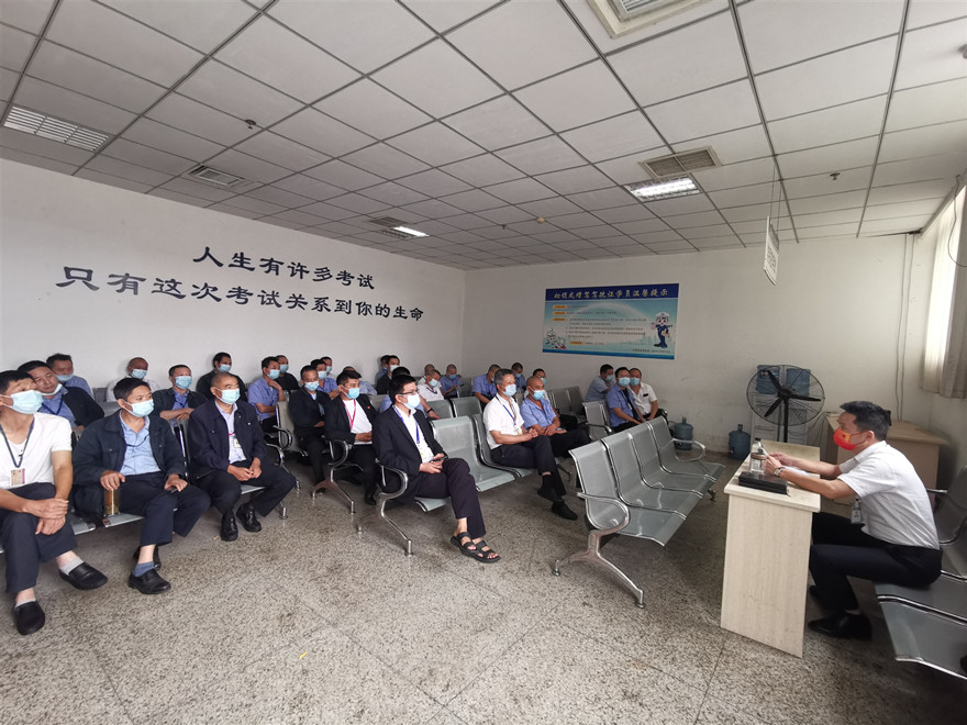 落實主體責任，推動安全發(fā)展_副本